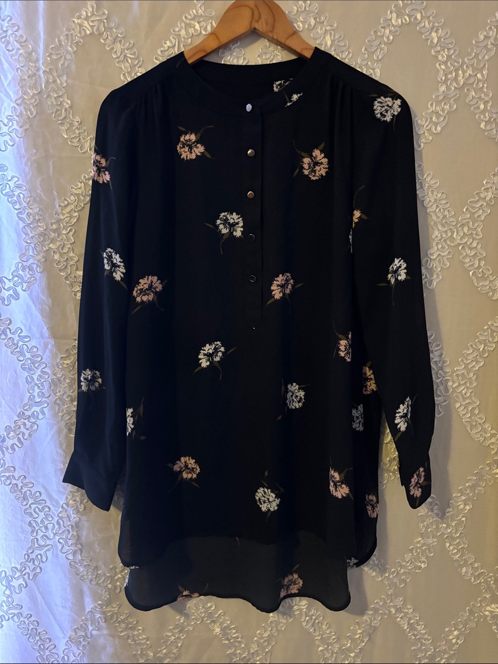 Womens Black Floral Button-Front tunic Blouse